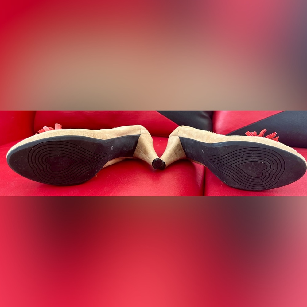 Milly Soft suede Sculptural Shape Pump Hand Made In Italy, Size 7 - Picture 9 of 9
